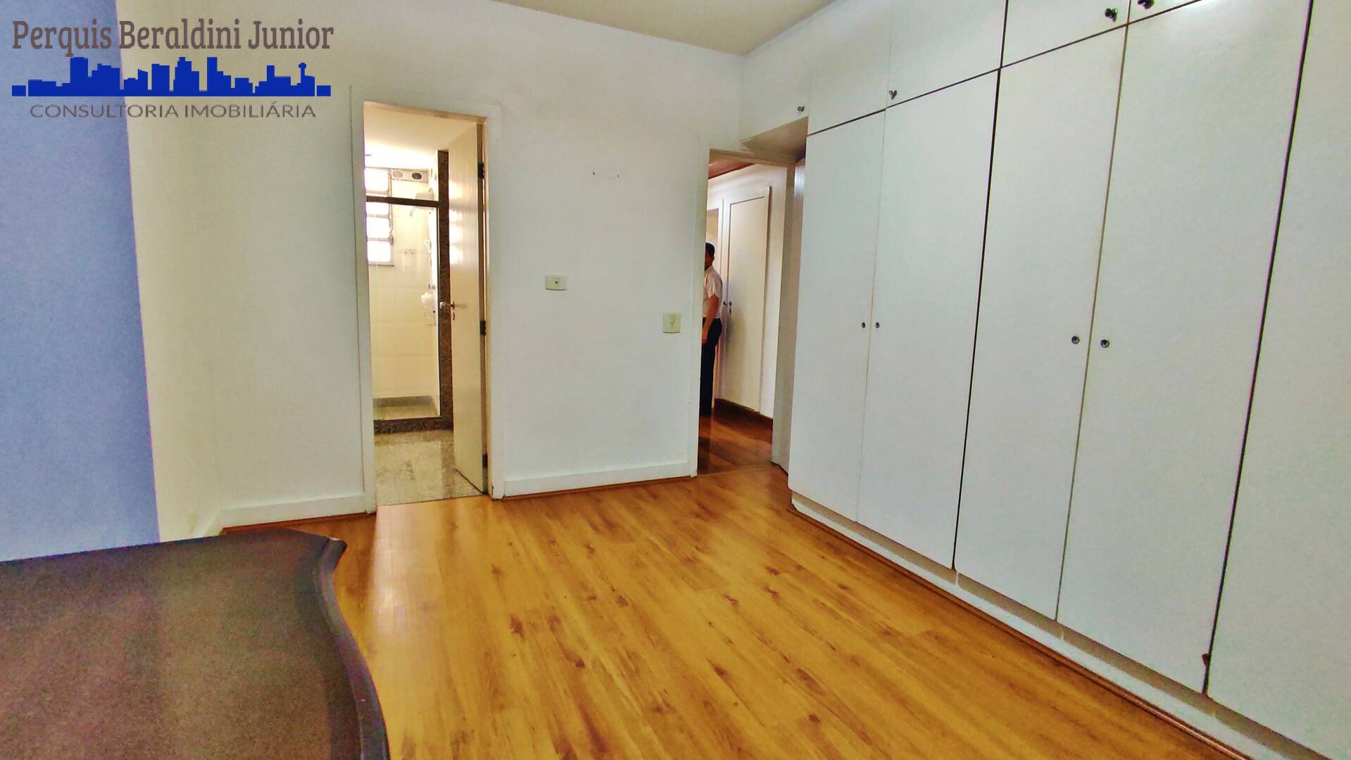 Apartamento à venda com 3 quartos, 140m² - Foto 3