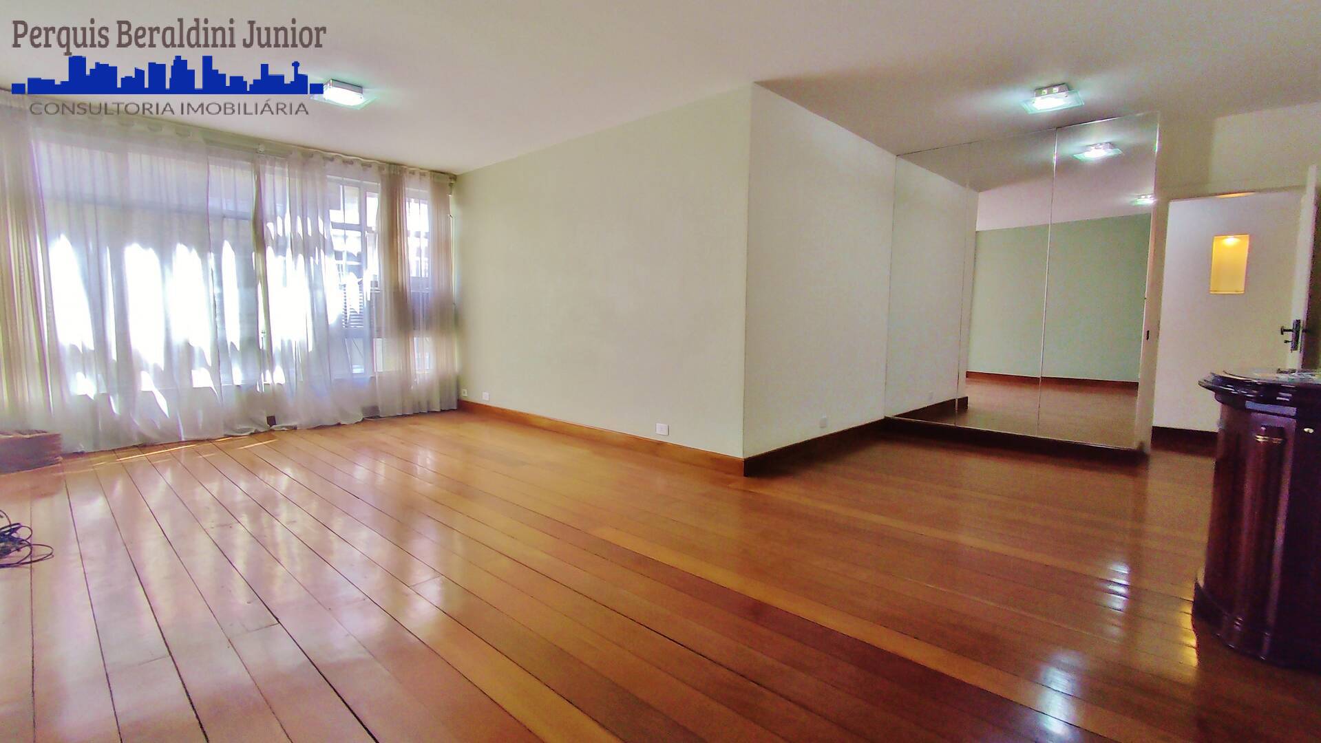 Apartamento à venda com 3 quartos, 140m² - Foto 1